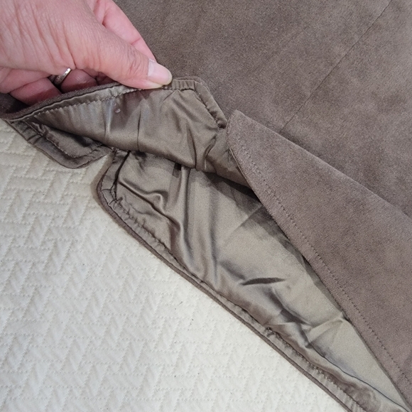 Just In Brown Faux Suede Mini Skirt Size Medium - Picture 2 of 12